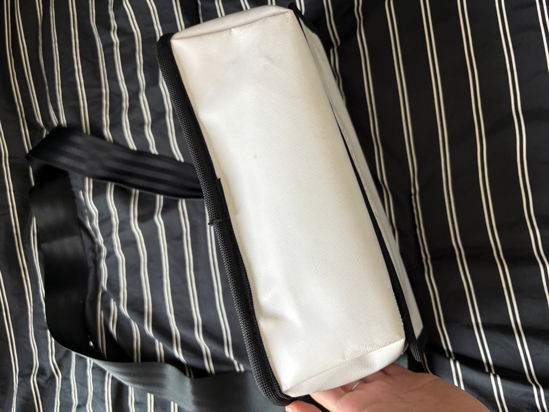 아더에러 스몰 트레이스 이스티 메신저백 상품이미지6