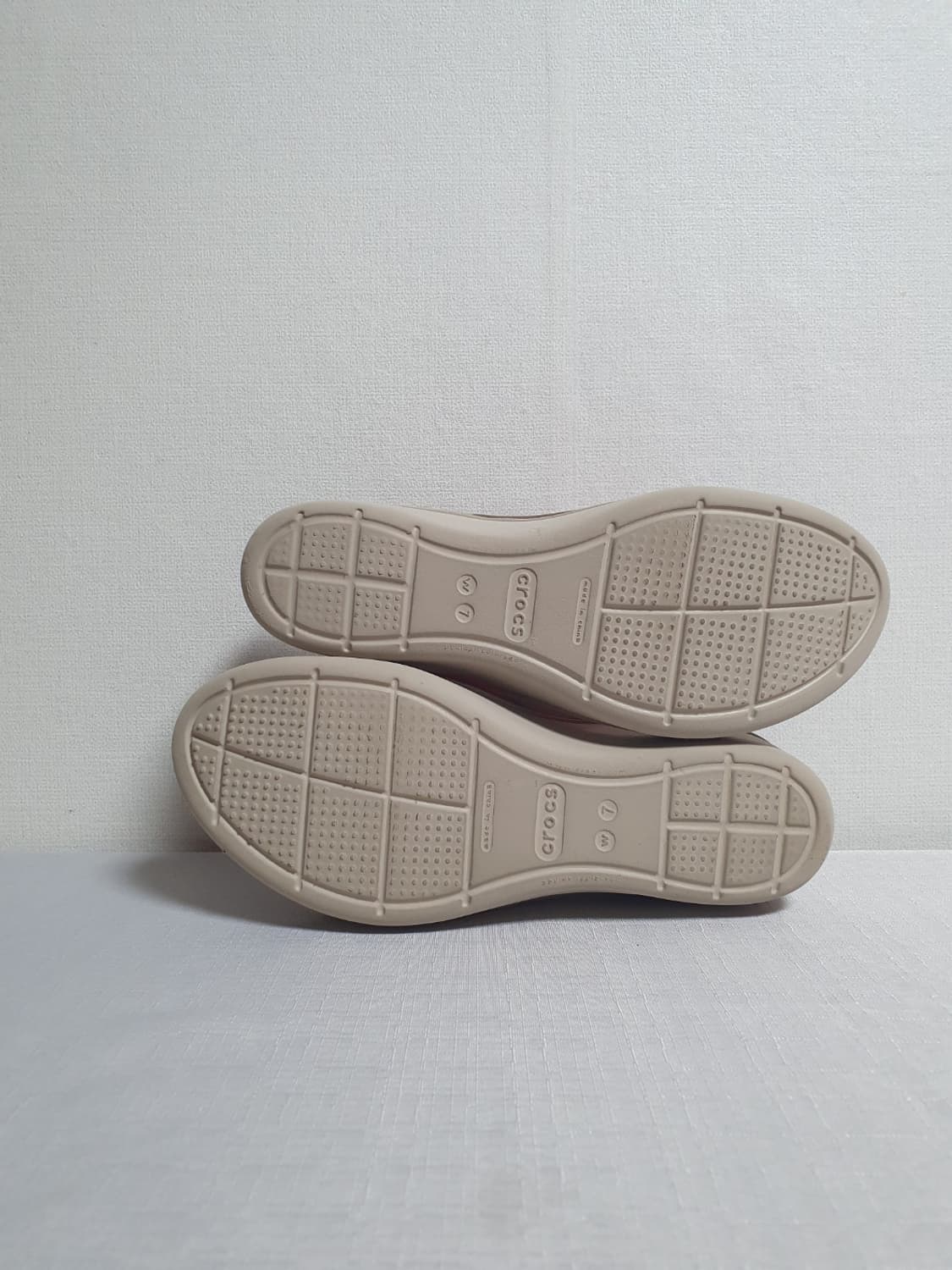 크록스 컬러블록 웨지 슬리퍼 브론즈 240mm 상품이미지6