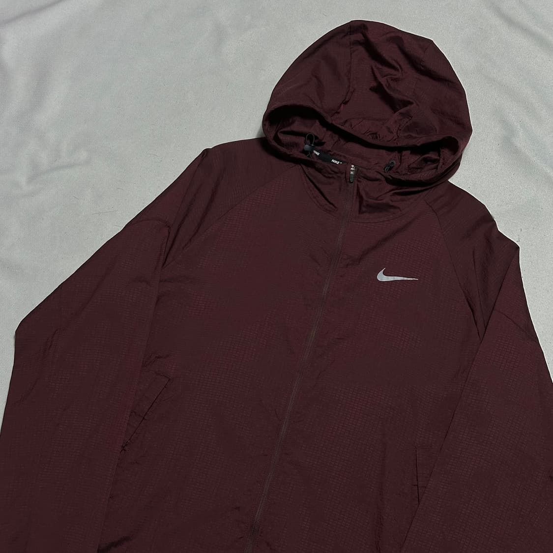 L 나이키 스우시 버건디 러닝 바람막이 상품이미지1