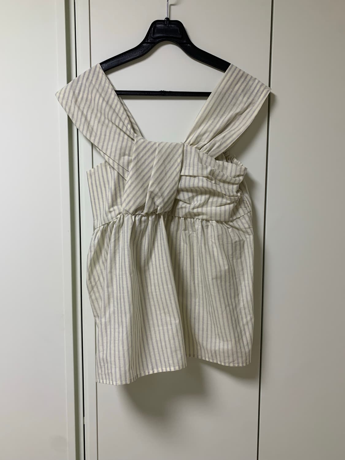 새상품) 미닝아웃 세이지 나시 블라우스 베이지 상품이미지5