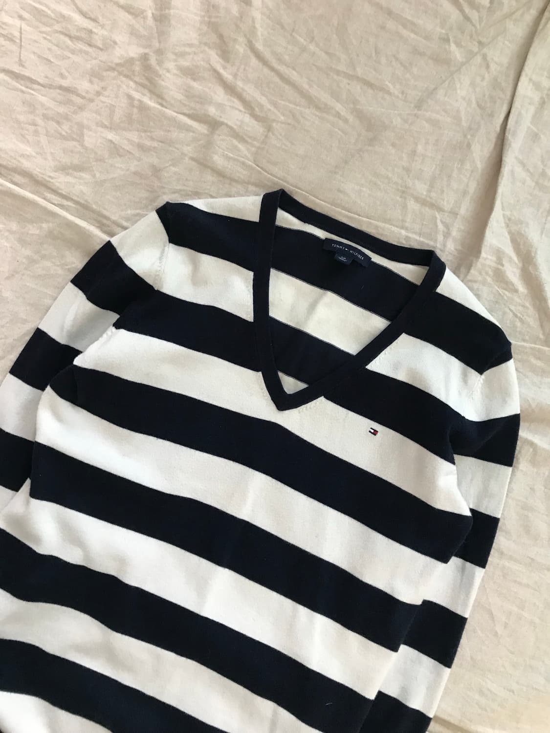 타미힐피거 로고 스트라이프 브이넥 니트 상품이미지6