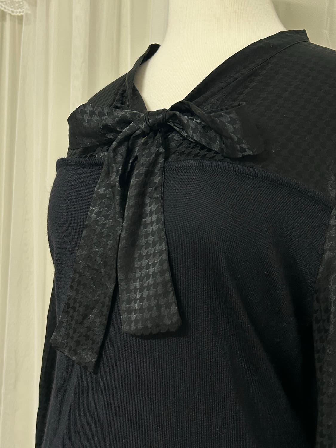 하운드투스 새틴 리본 블라우스 공겜여주 고스 고딕 상품이미지3