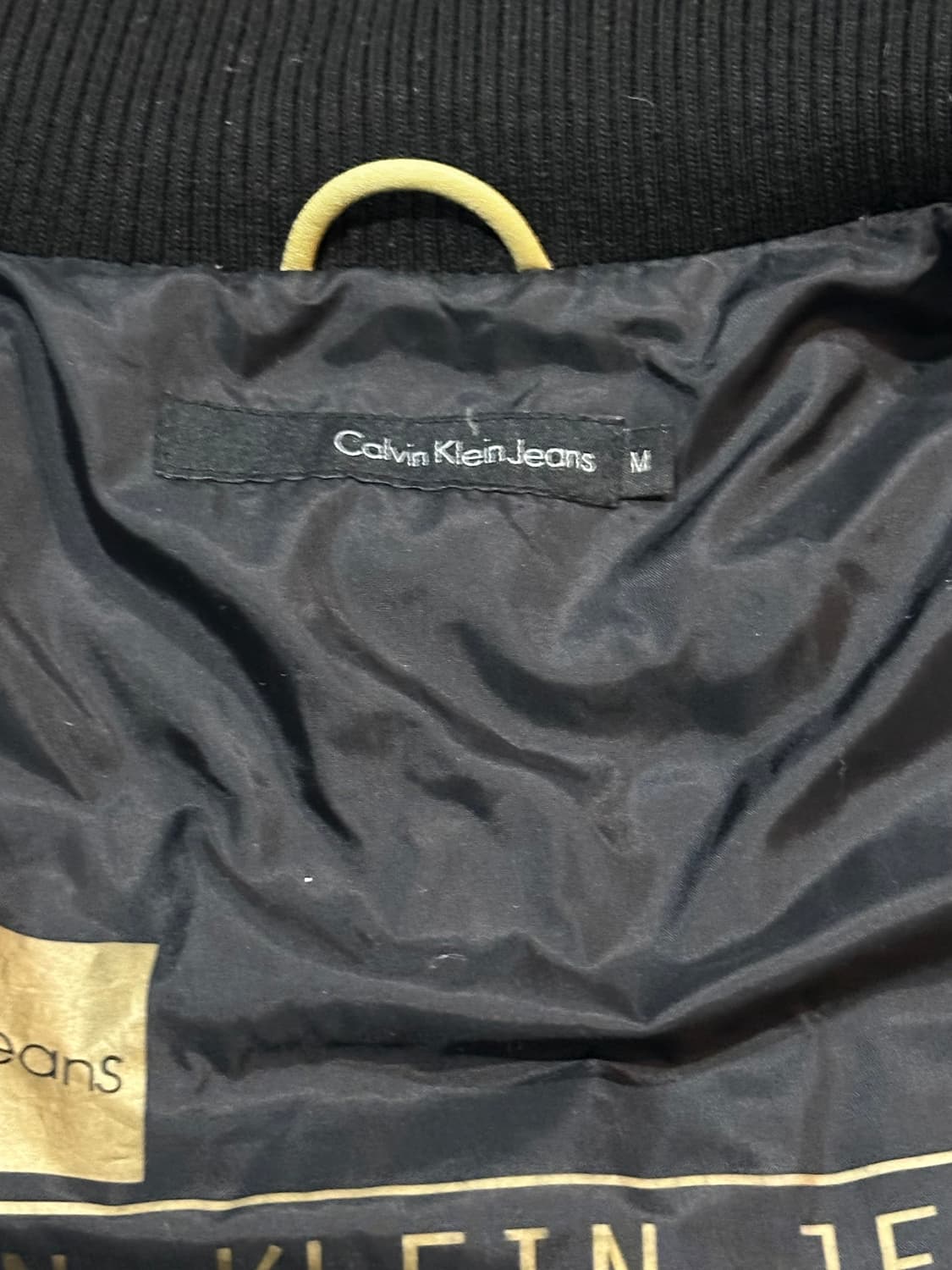 캘빈 클라인 음각 로고 블랙 후드 덕다운 패딩 상품이미지4