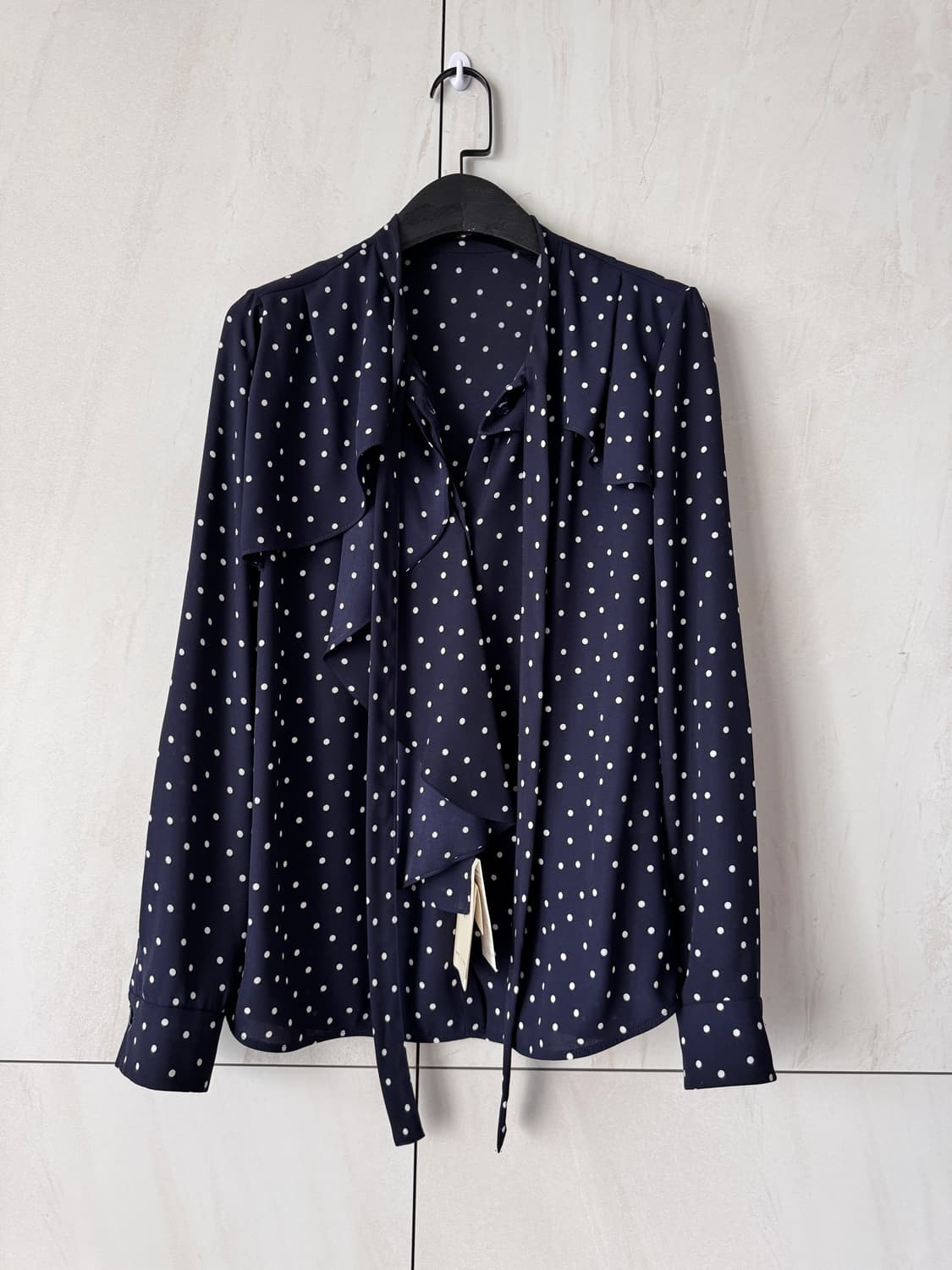 텍있는 새상품 MINE 도트 리본 블라우스 네이비 55사이즈 상품이미지4