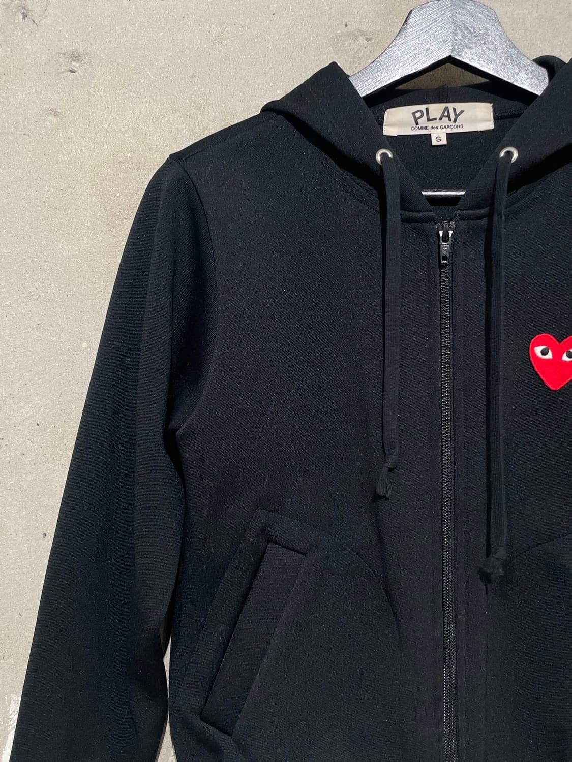 꼼데가르송 플레이 블랙 하트 와펜 폴리에스터 후디 집업 상품이미지2
