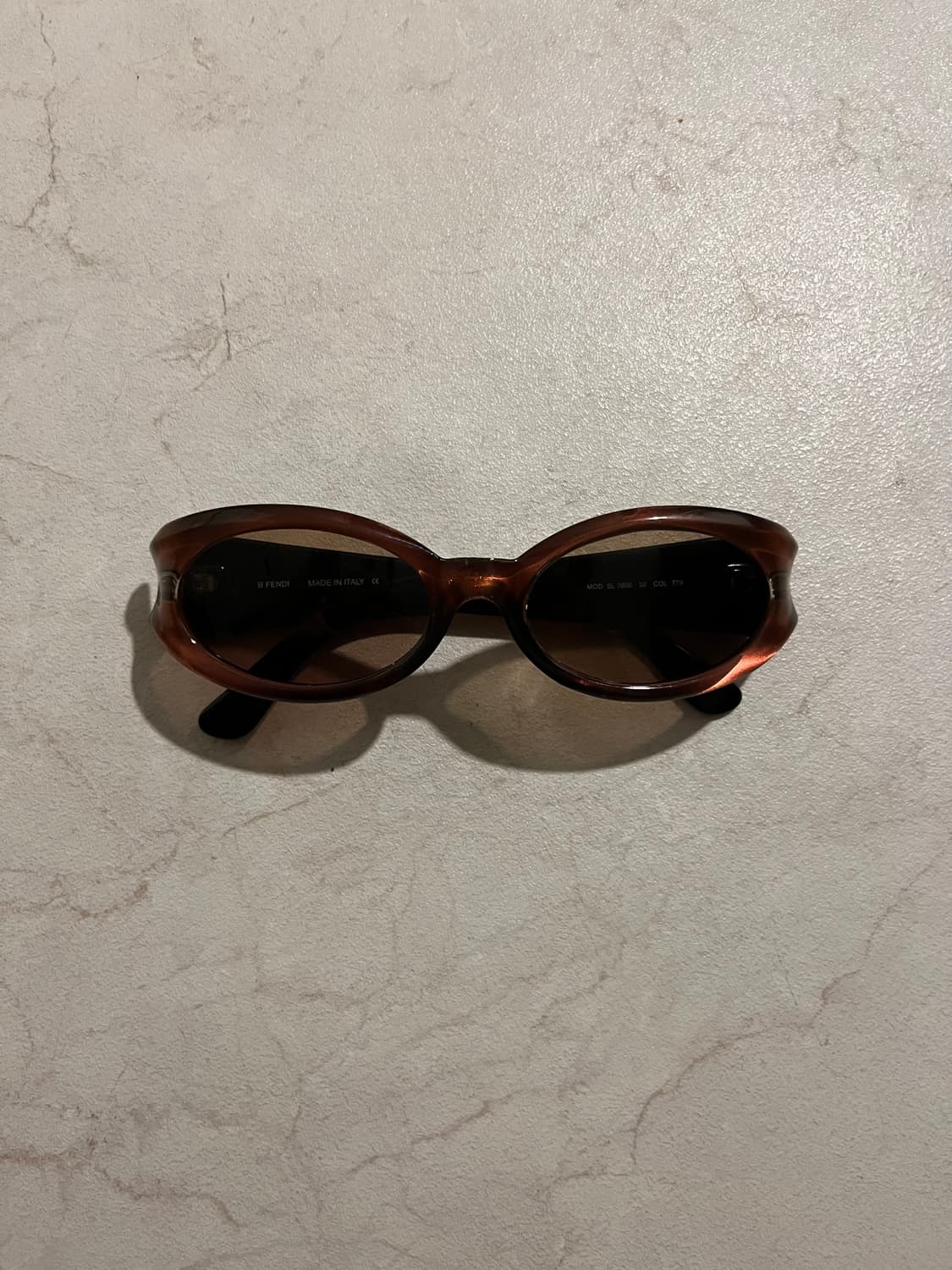 Fendi 틴트 볼드 선글라스 상품이미지1