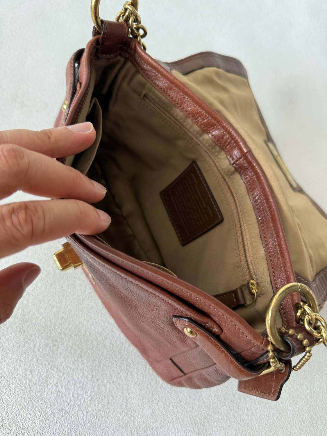 코치(COACH) 레더 체인 숄더백 상품이미지10