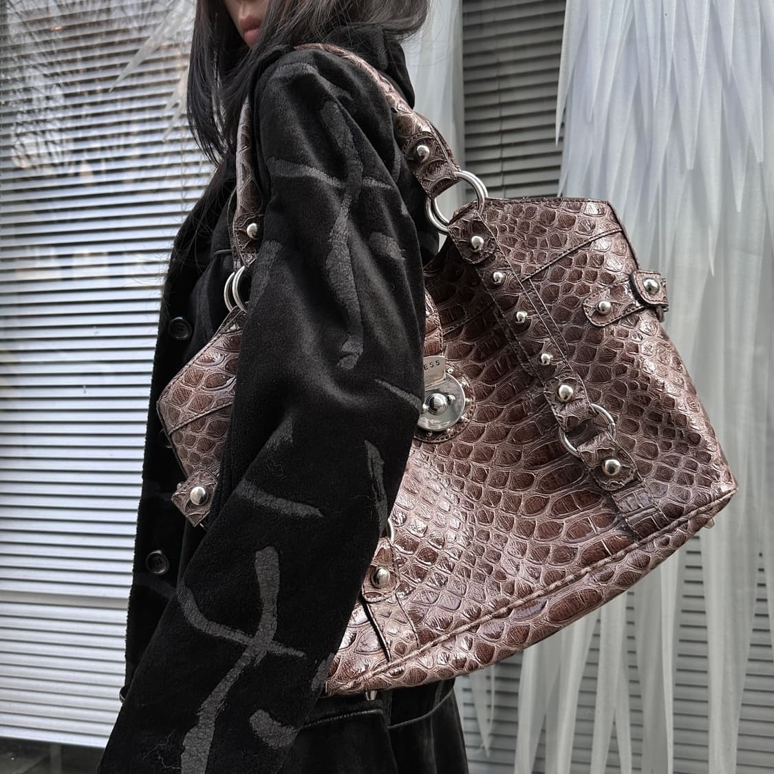 00s 빈티지 게스 스네이크 프린트 숄더백 상품이미지1