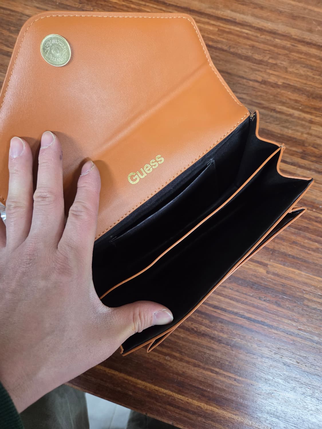 게스 가죽 체인 크로스백  상품이미지4