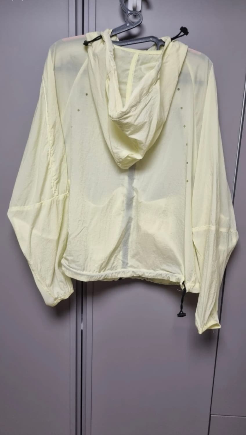 접을 수 있는 아디다스 바람막이 상품이미지3