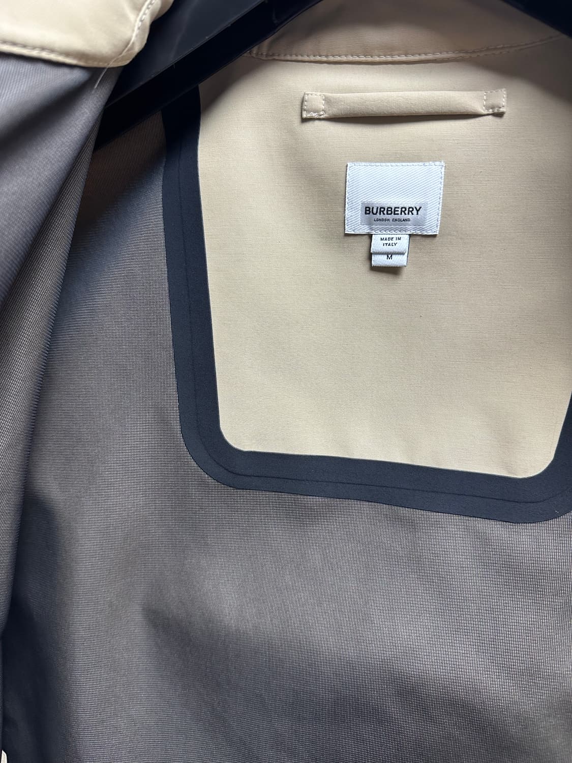 버버리 남성 베이지 자켓 판매합니다. 상품이미지4