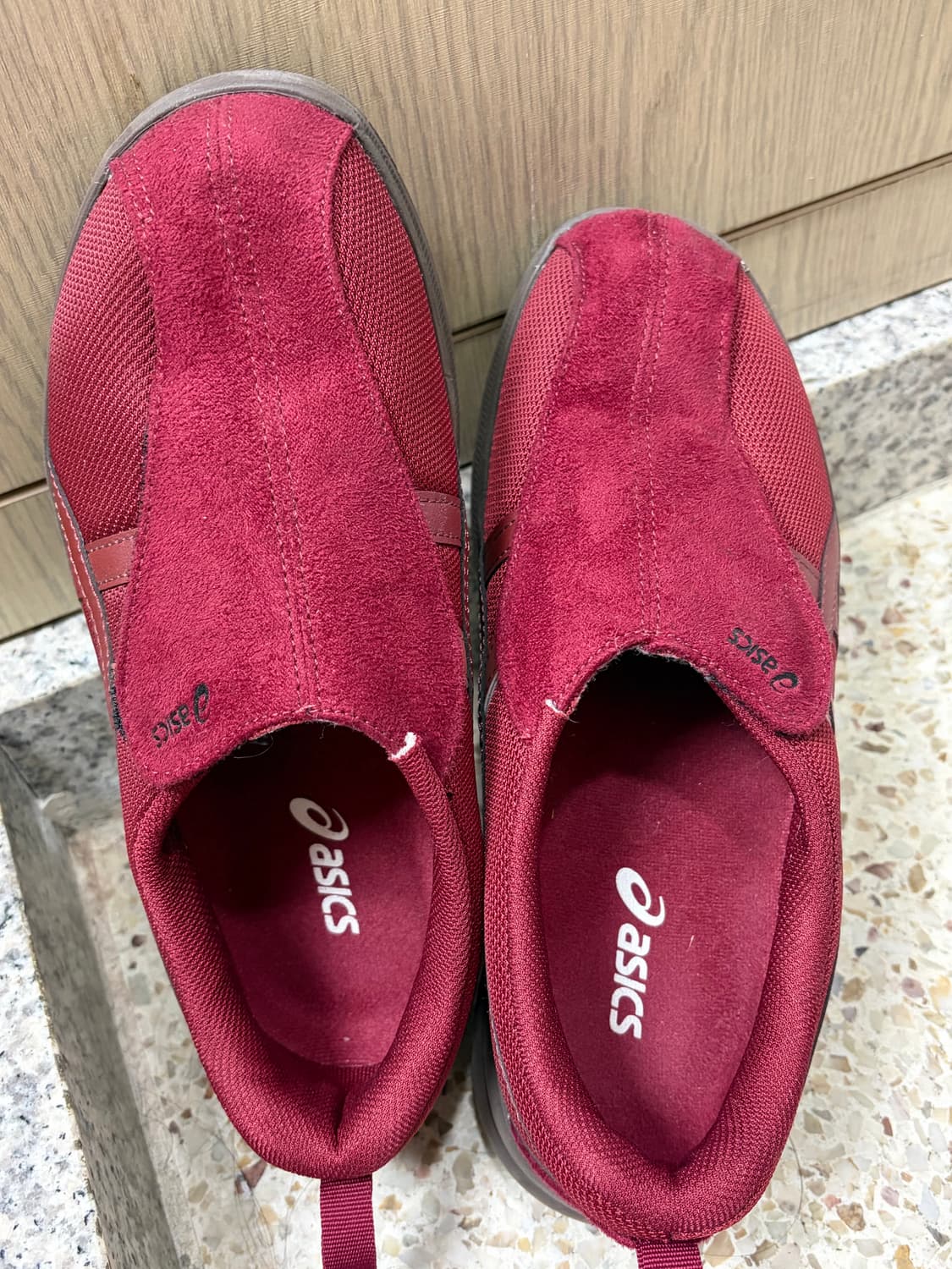 아식스 라이프워커 여성 워킹화 버건디 상품이미지1