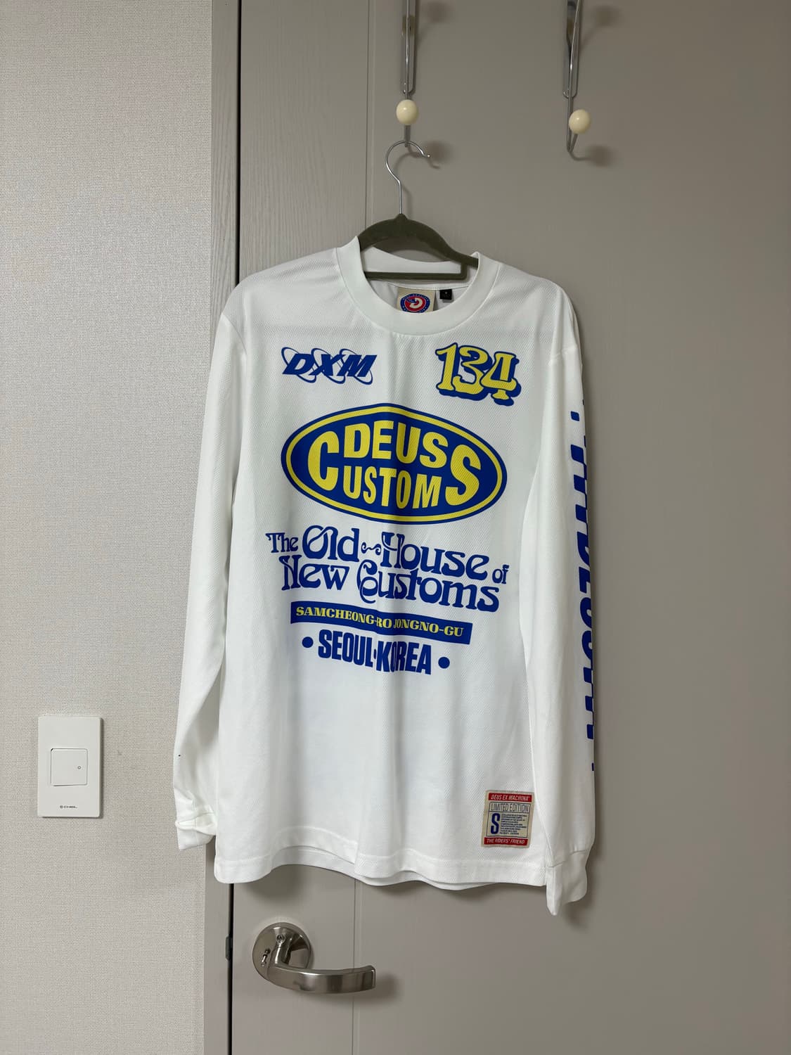 데우스 엑스 마키나 긴팔티 S 리미티드 에디션 상품이미지1