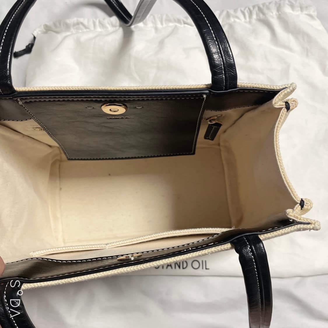 스탠드오일 오블롱백 캔버스블랙 숄더백 상품이미지7