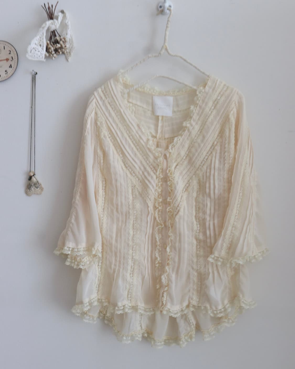 [Ray Beams] Lace Pintuck Frill Blouse 상품이미지9