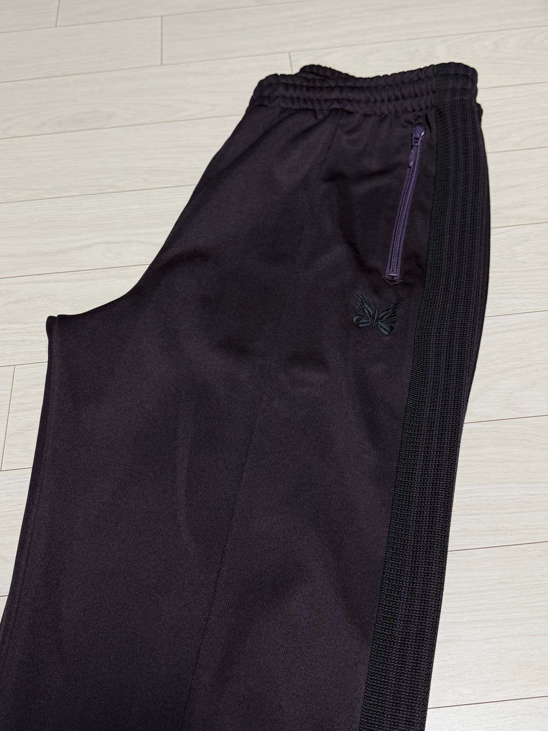 니들스 트랙팬츠 스트레이트핏 다크 퍼플 L사이즈(2회 착용) 상품이미지3