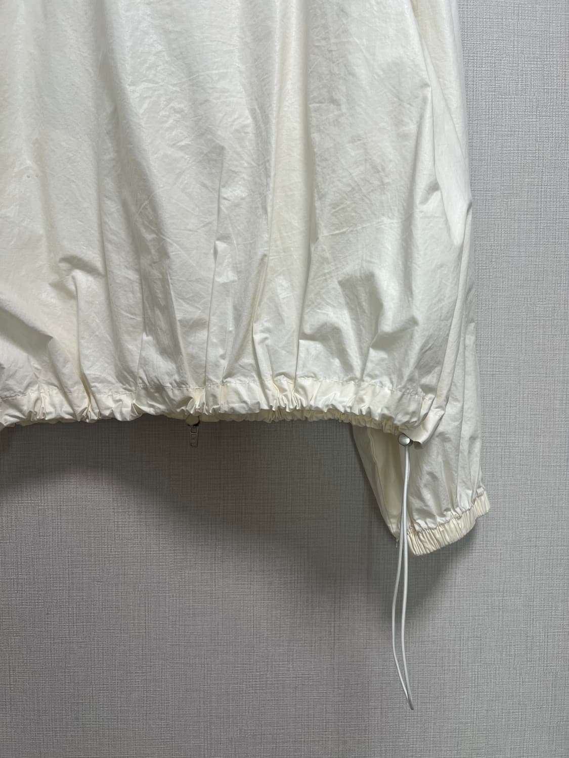 마뗑킴 로고 코팅 점퍼 바람막이 아이보리 상품이미지4