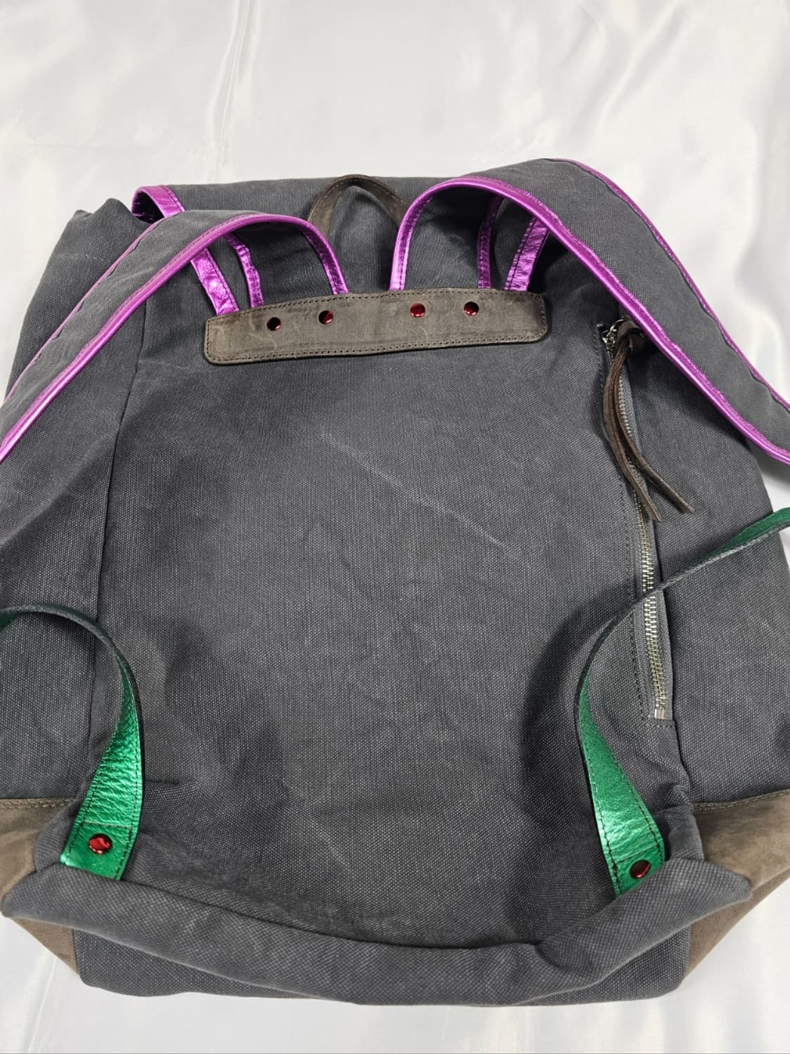 비비안웨스트우드메탈릭밀리터리백팩 상품이미지4