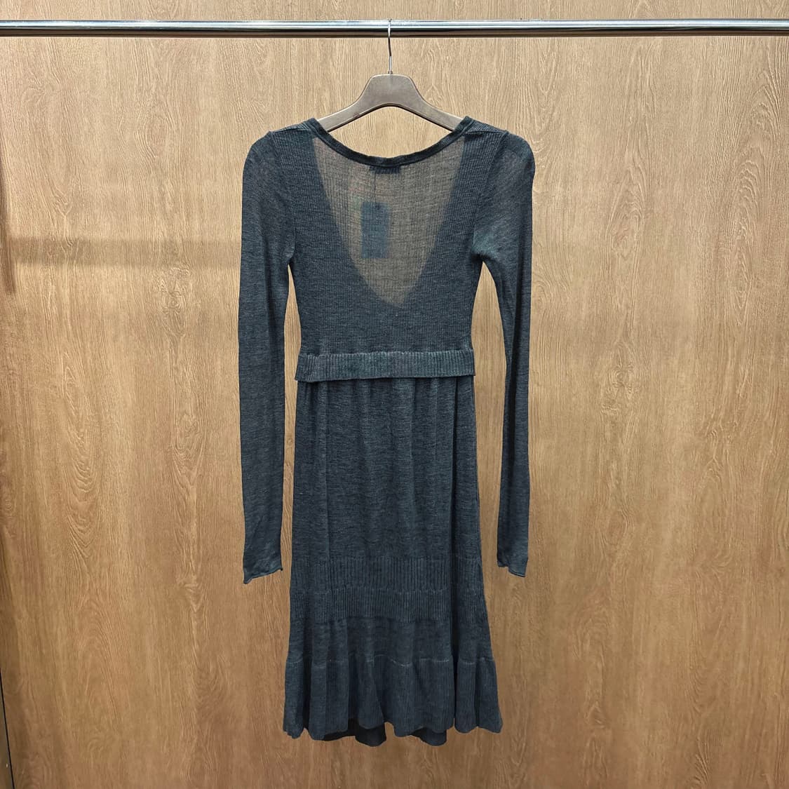 막스앤코 시스루 니트 롱 원피스 허리 밴드 디테일 루즈핏 차콜 그레이 상품이미지3