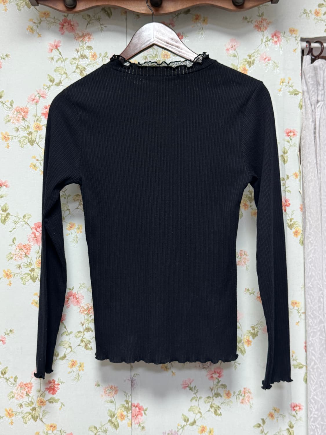 불랙 레이스 긴팔티셔츠 상품이미지2