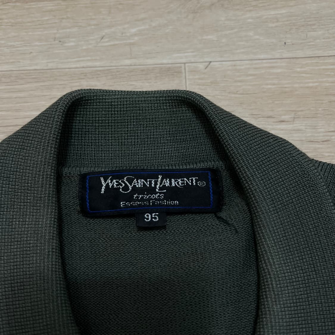 입생로랑 포켓 자수로고 체크 배색 카라 니트 [카키] M/95 상품이미지5