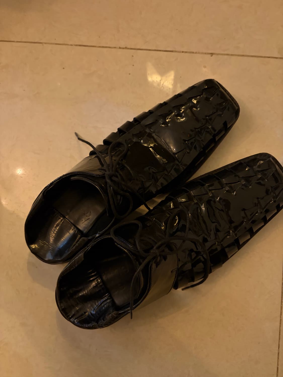 마틴로즈 컷아웃더비 유광 40사이즈 상품이미지1