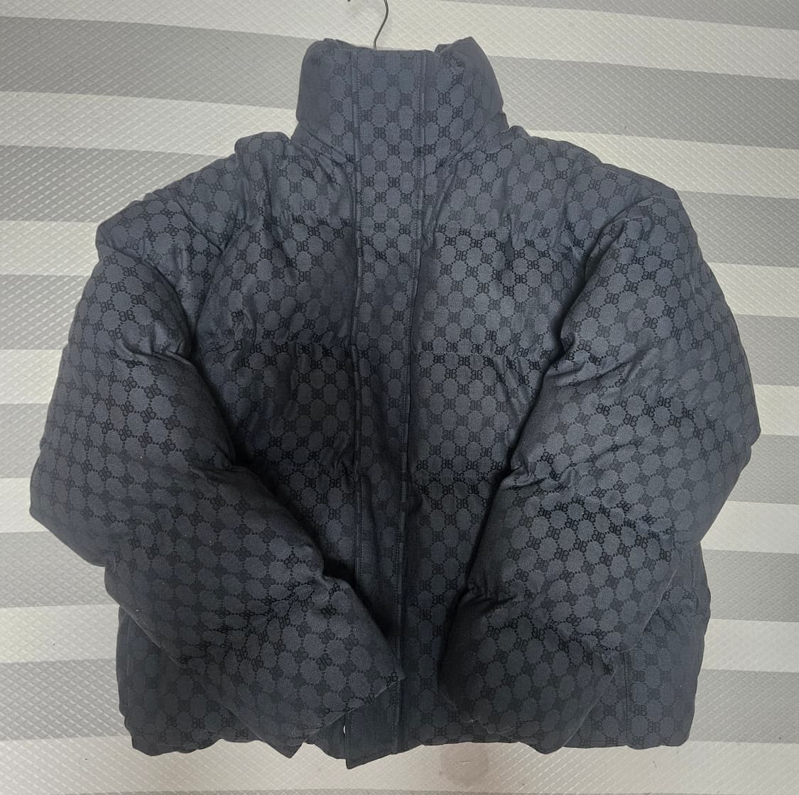 구찌 발렌시아가 해커프로젝트 패딩 상품이미지1