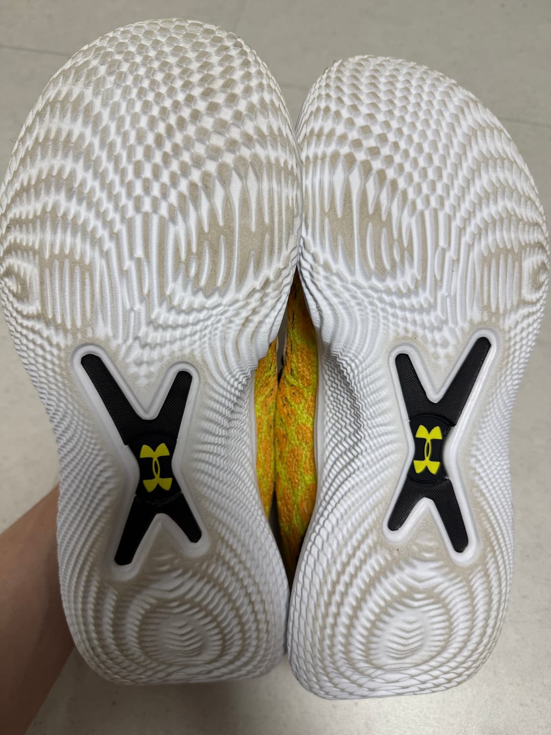 언더아머 커리 플로우 10 275 상품이미지4