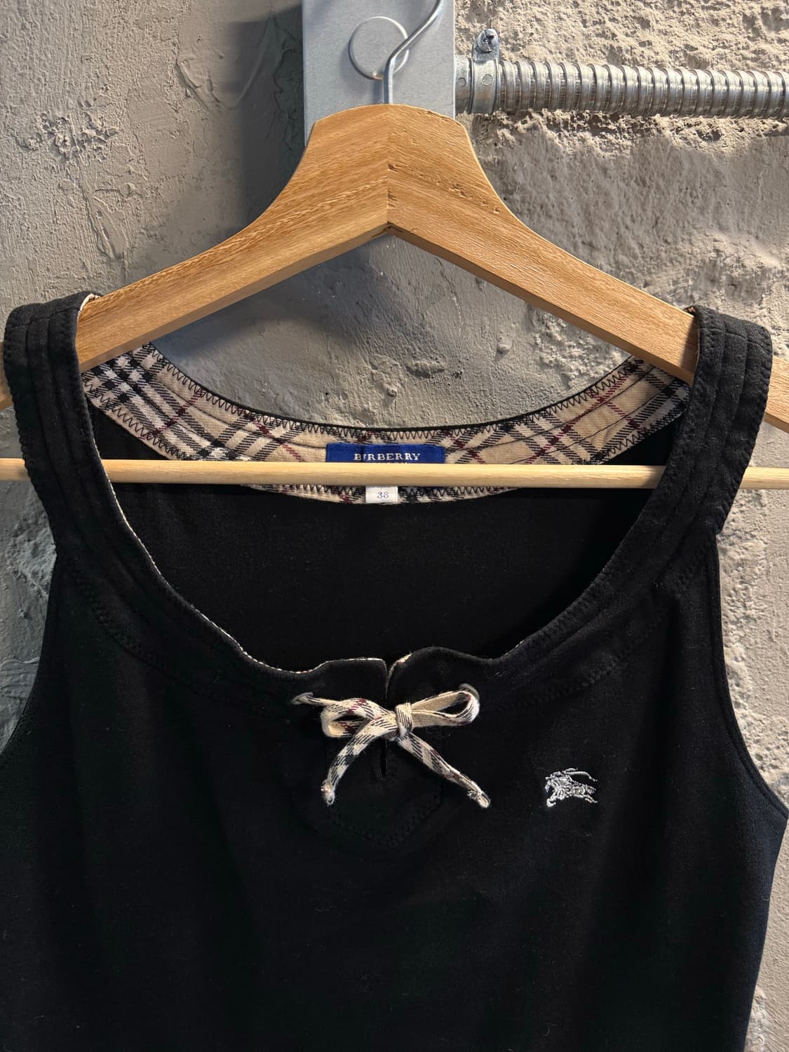 38 버버리 BURBERRY 런던 체크 리본 슬리브리스 블랙 상품이미지4