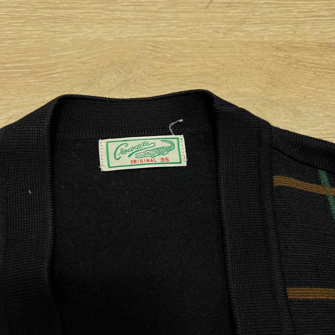 크로커다일 자수로고 윈도우페인 체크 브이넥 가디건 [네이비] M/95 상품이미지5