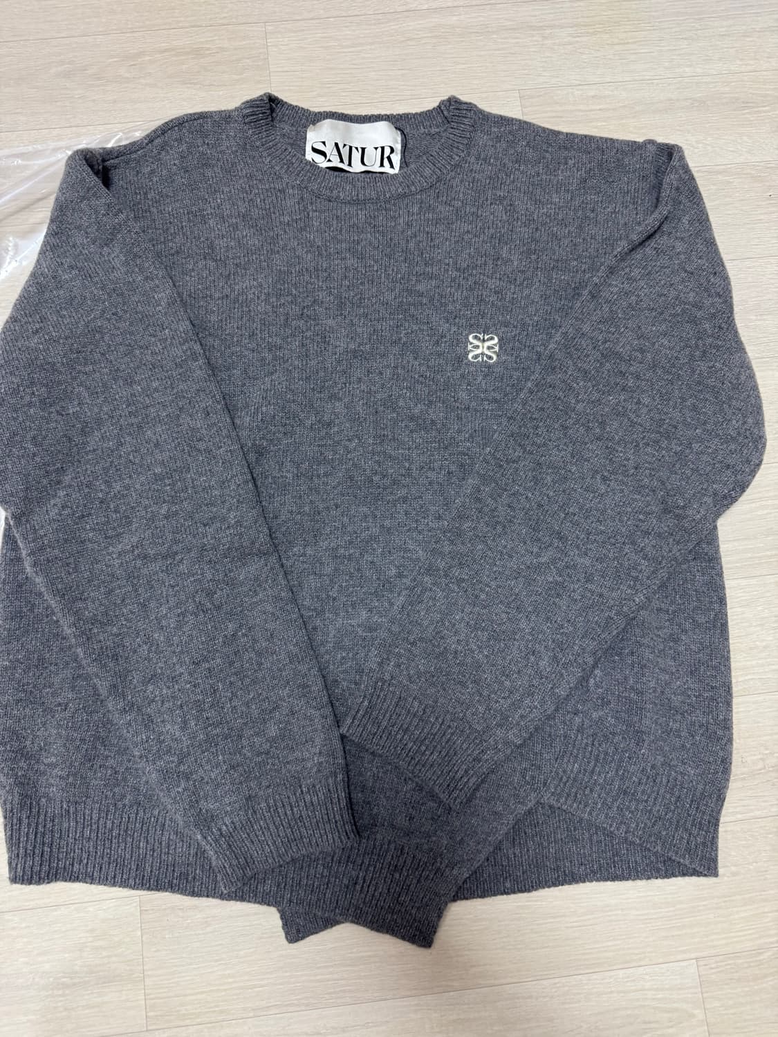 [L] 세터 더블린 자수 로고 니트 그레이 상품이미지1