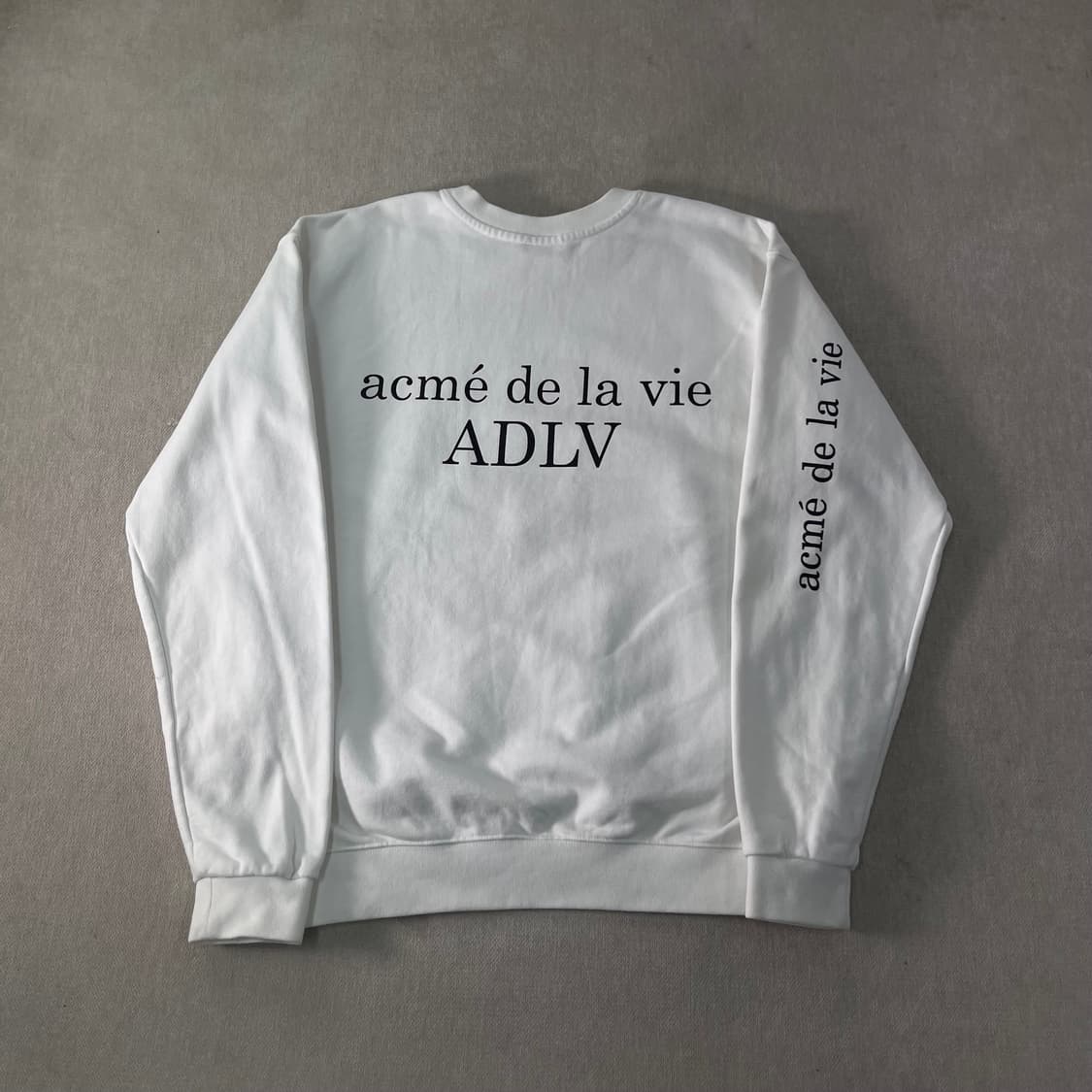 100 아크메드라비 화이트 맨투맨 상품이미지2