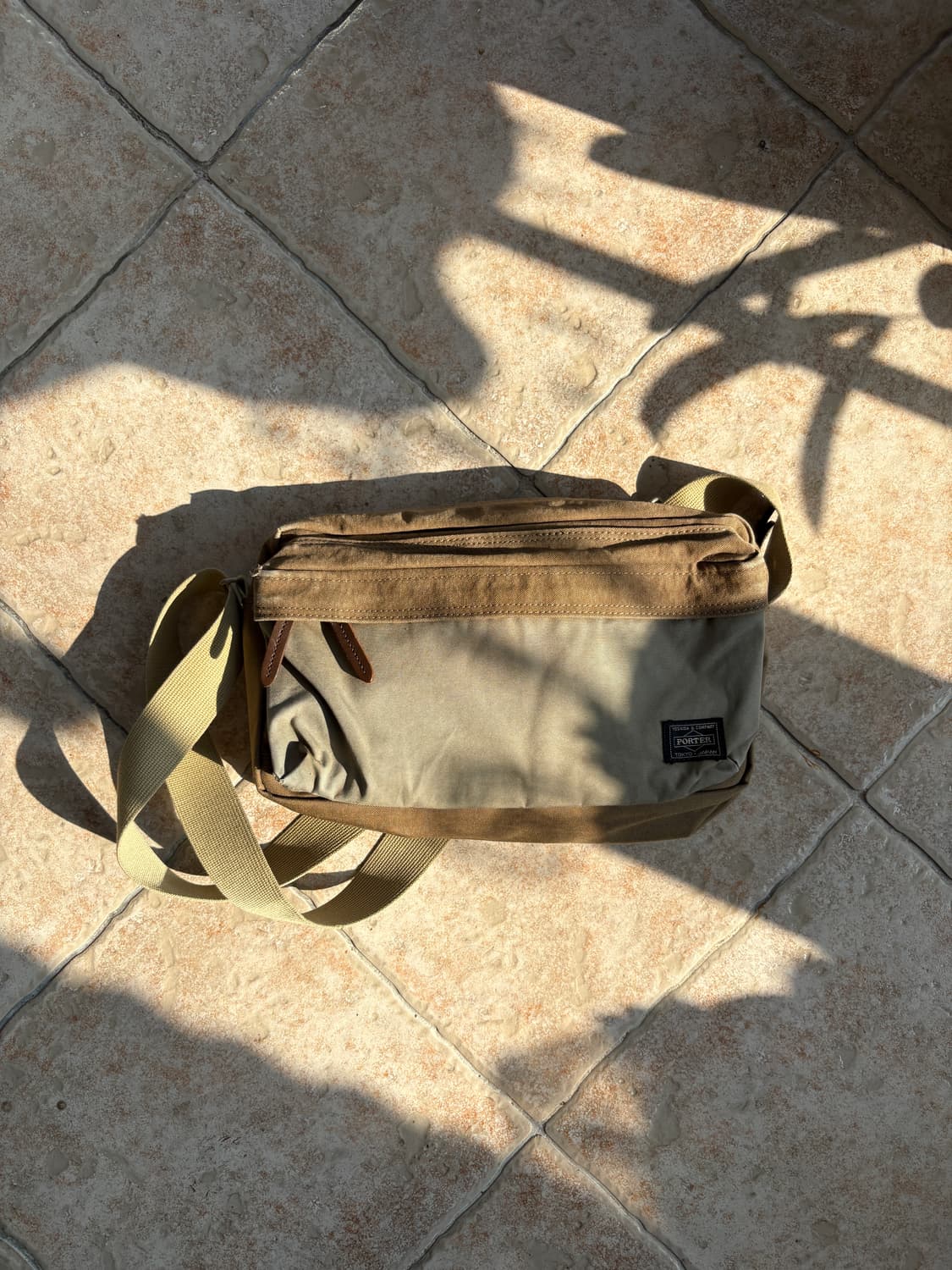 Porter beige canvas cross bag 상품이미지1