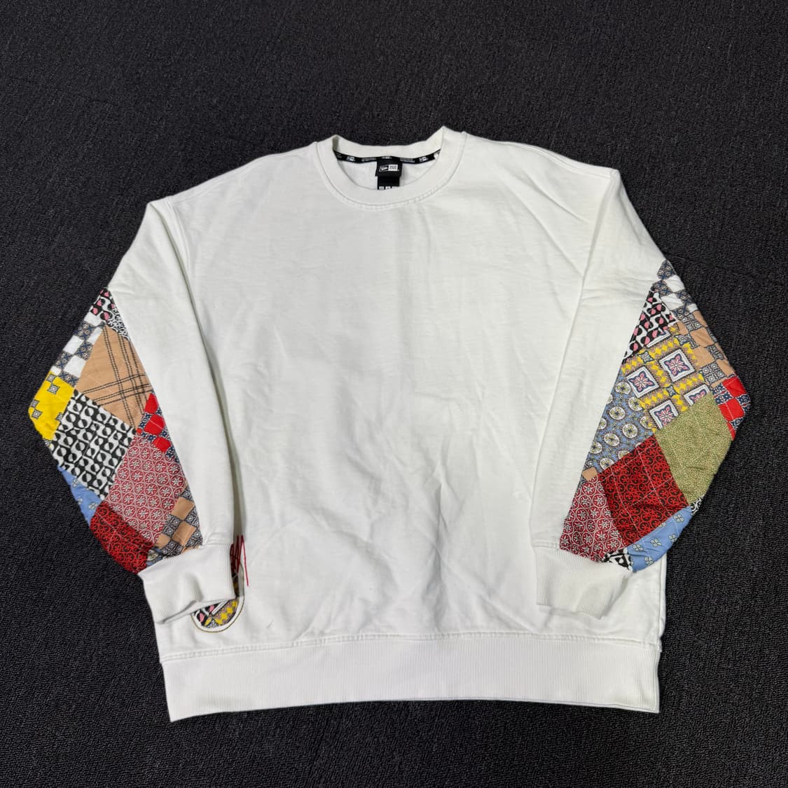 뉴에라 패치워크 크루넥 맨투맨 상품이미지1