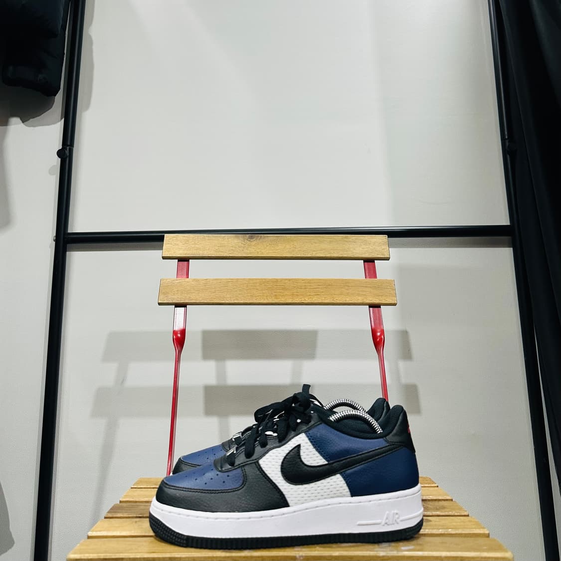 240) 나이키 운동화 여성 여자 에어 포스 1 로우 미드나잇 네이비 상품이미지3