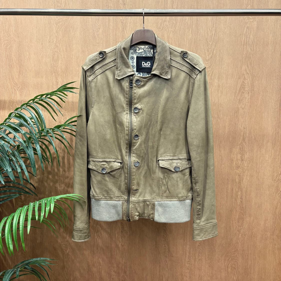 돌체앤가바나 레더 밀리터리 자켓 워싱 텍스처 어깨 견장 디테일 베이지 상품이미지1