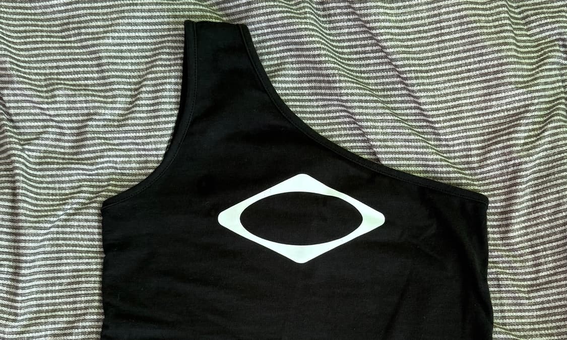 미스치프 롬버스 원 숄더 탑 블랙 상품이미지3