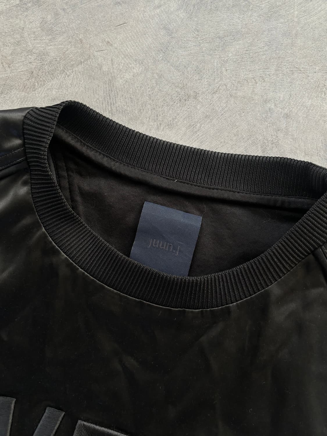 Juun.J 준지 블랙 커버드 로고 맨투맨 상품이미지6