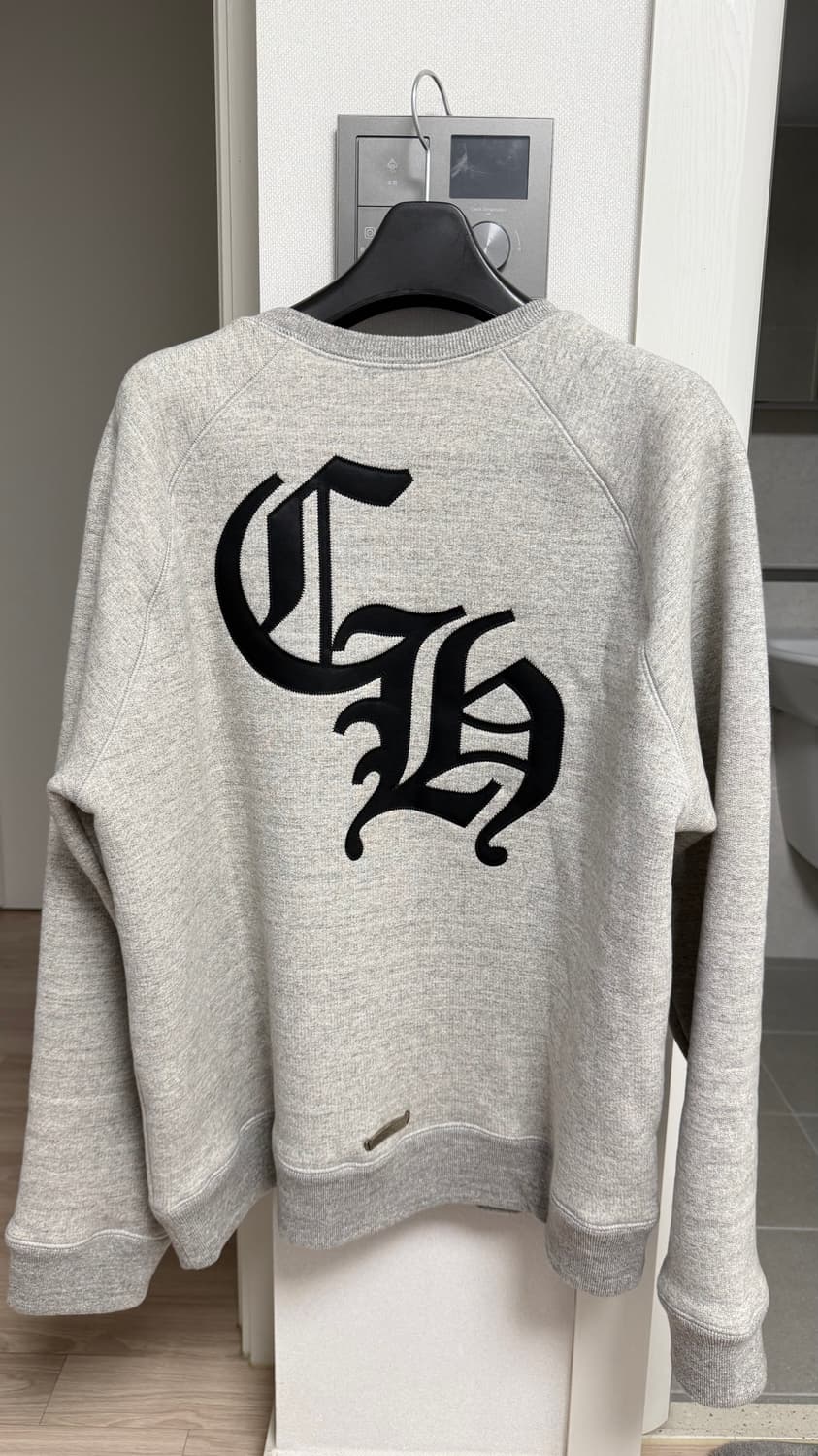 [XL] 크롬하츠 나일론 세메터리 크로스 패치백 맨투맨 그레이 상품이미지3