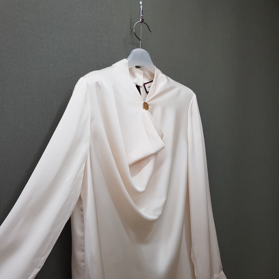 모조에스핀 2021 드레이프 실크 블라우스 M사이즈 상품이미지3