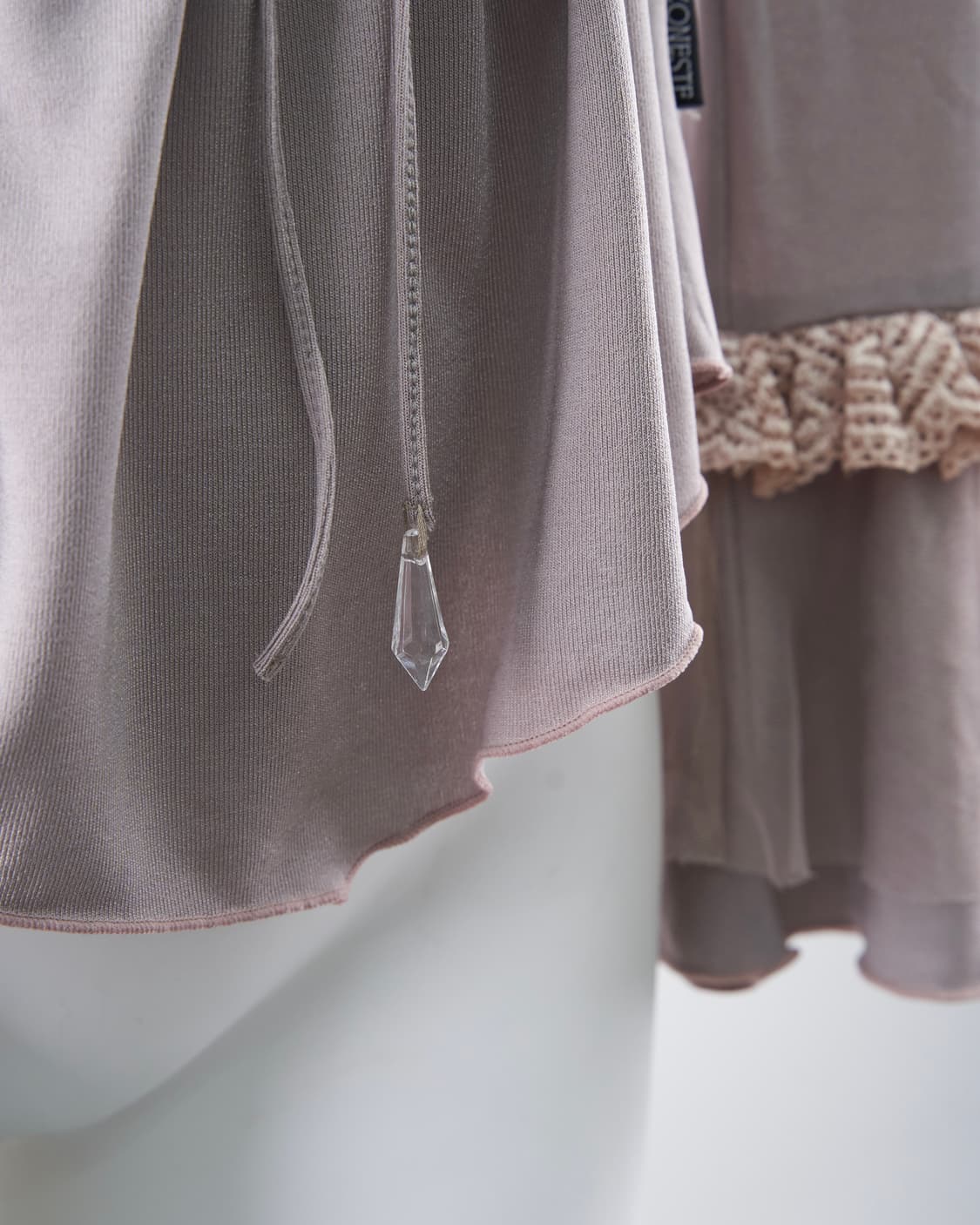 Ozz Oneste 스트랩 레이스 디테일 긴팔슬리브리스 상품이미지5