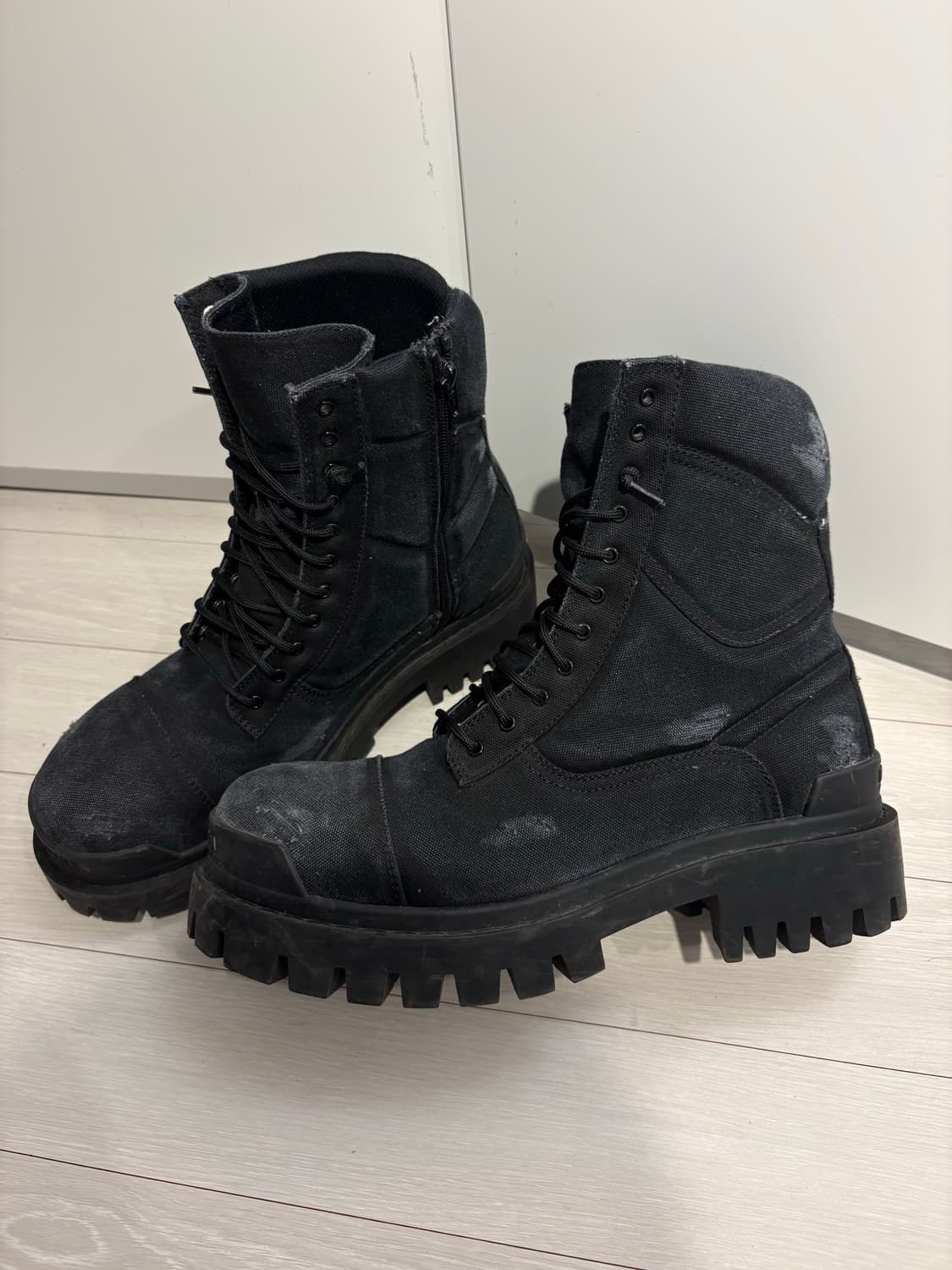 발렌시아가 컴뱃 스트라이크 부츠 블랙 43 상품이미지1