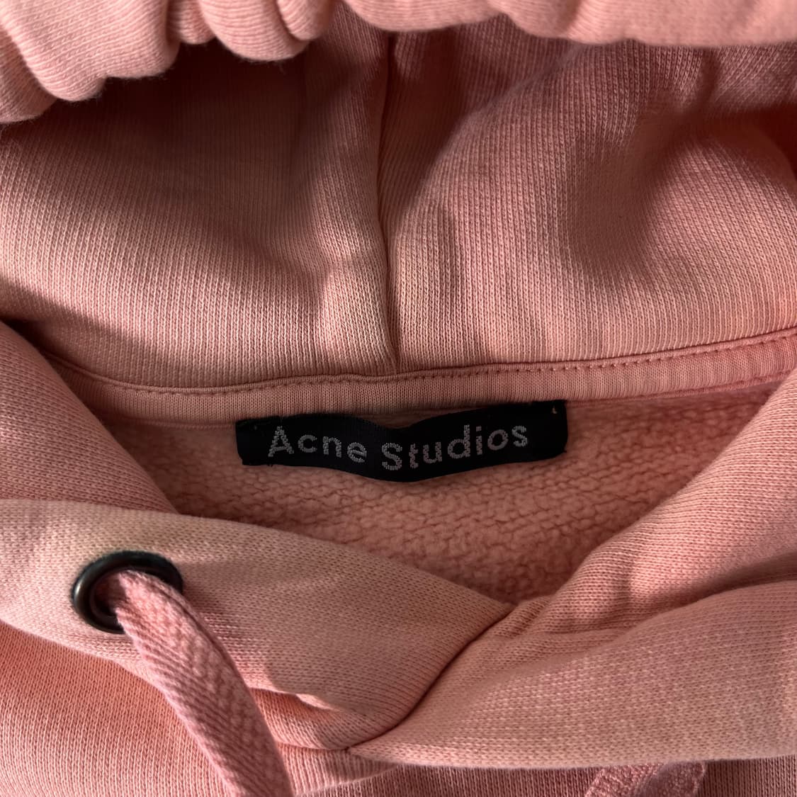 100 아크네스튜디오 페이스로고 딸기우유 후드티 상품이미지3