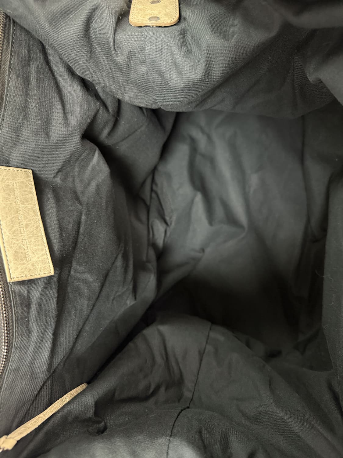 발렌시아가 아레나 레더 클래식 쿠리에 크로스백 상품이미지8