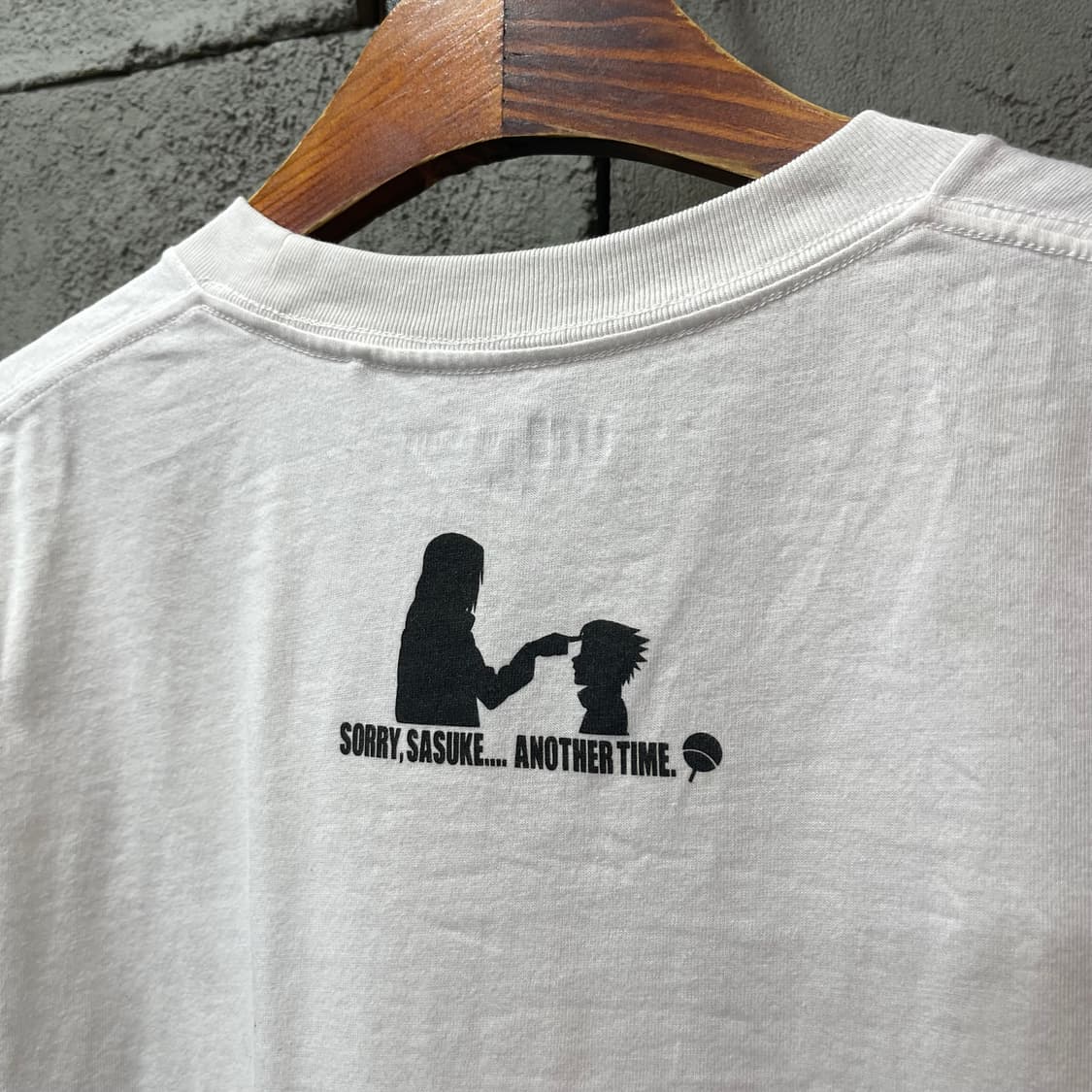 유니클로 x 나루토 용서해라 사스케 티셔츠 상품이미지5