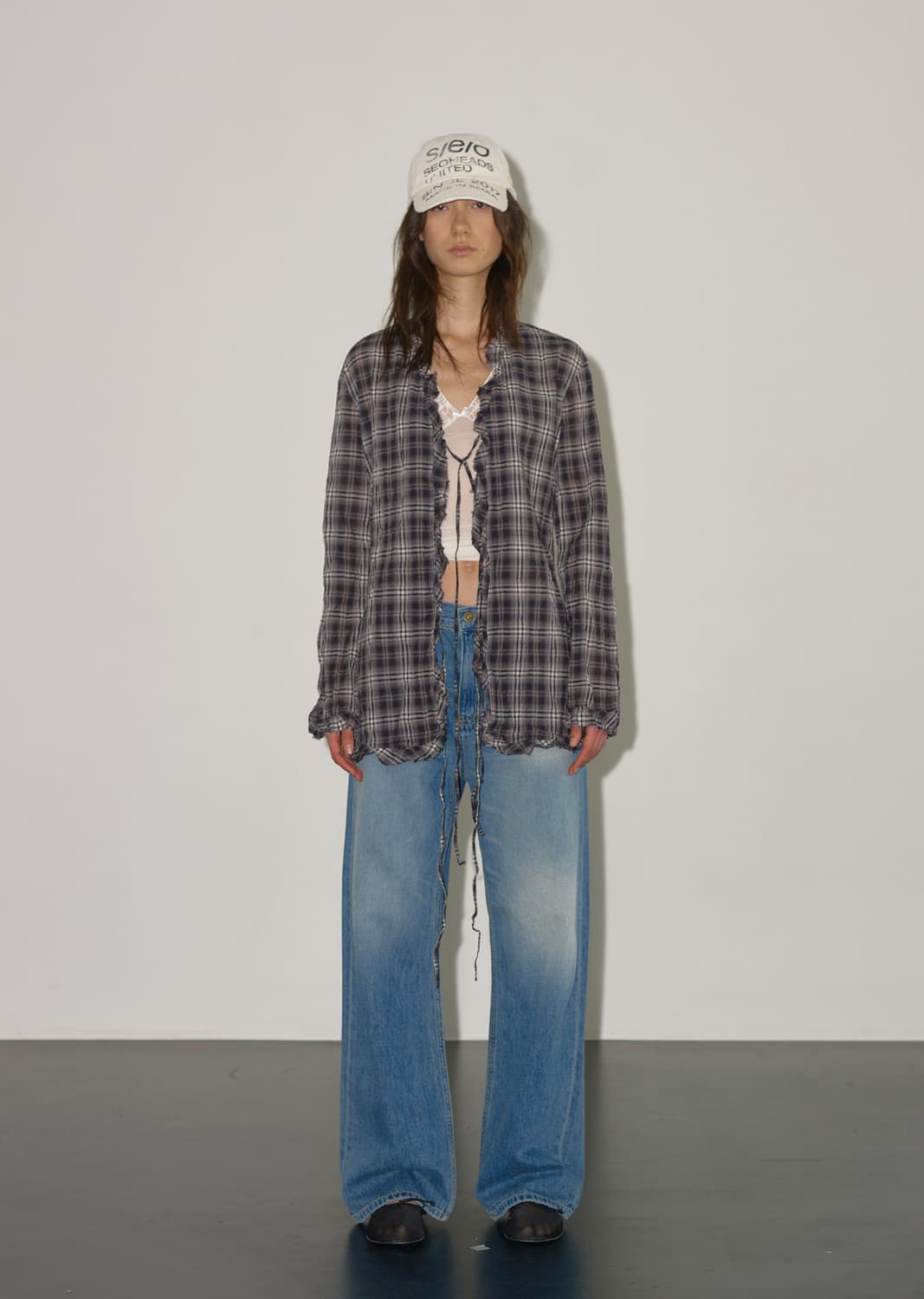 s/e/o ruffled check tie blouse - black 상품이미지6