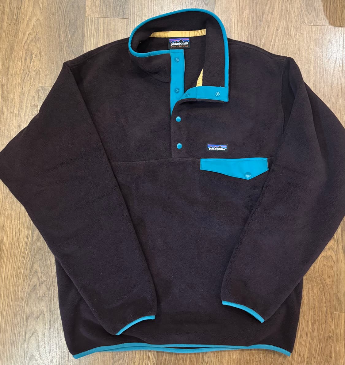 파타고니아 헤비웨이트 신칠라 옵시디언 플럼 M사이즈 팝니다. 상품이미지4