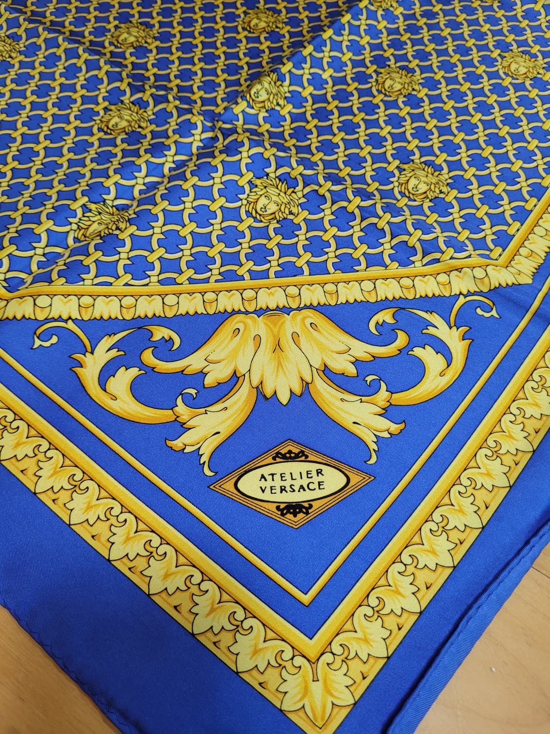 정품 베르사체 실크 스카프 상품이미지2