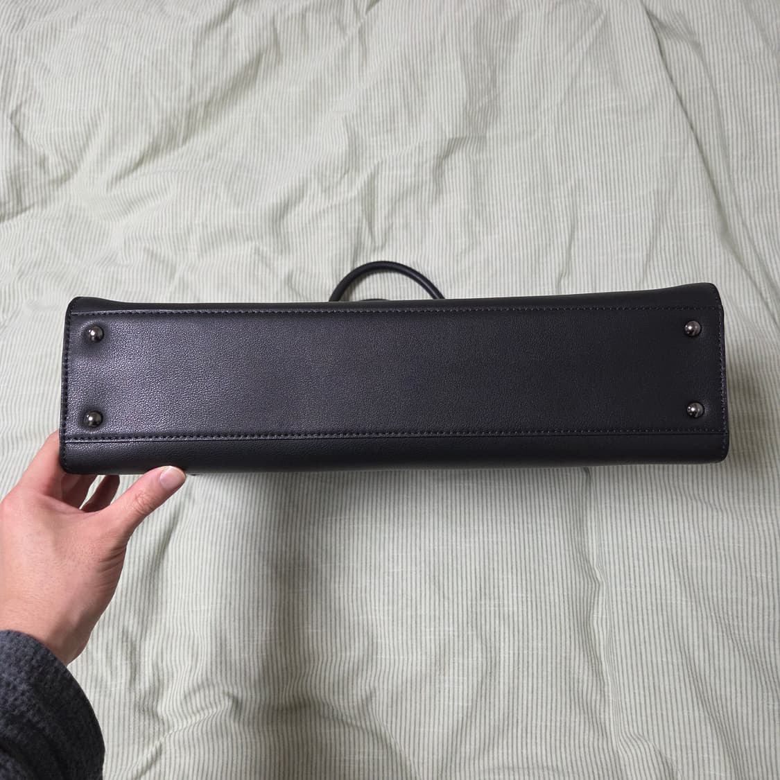 질스튜어트 로건 블랙 레더 심플 토트백 JUBA6E941BK / 숄더백  상품이미지5