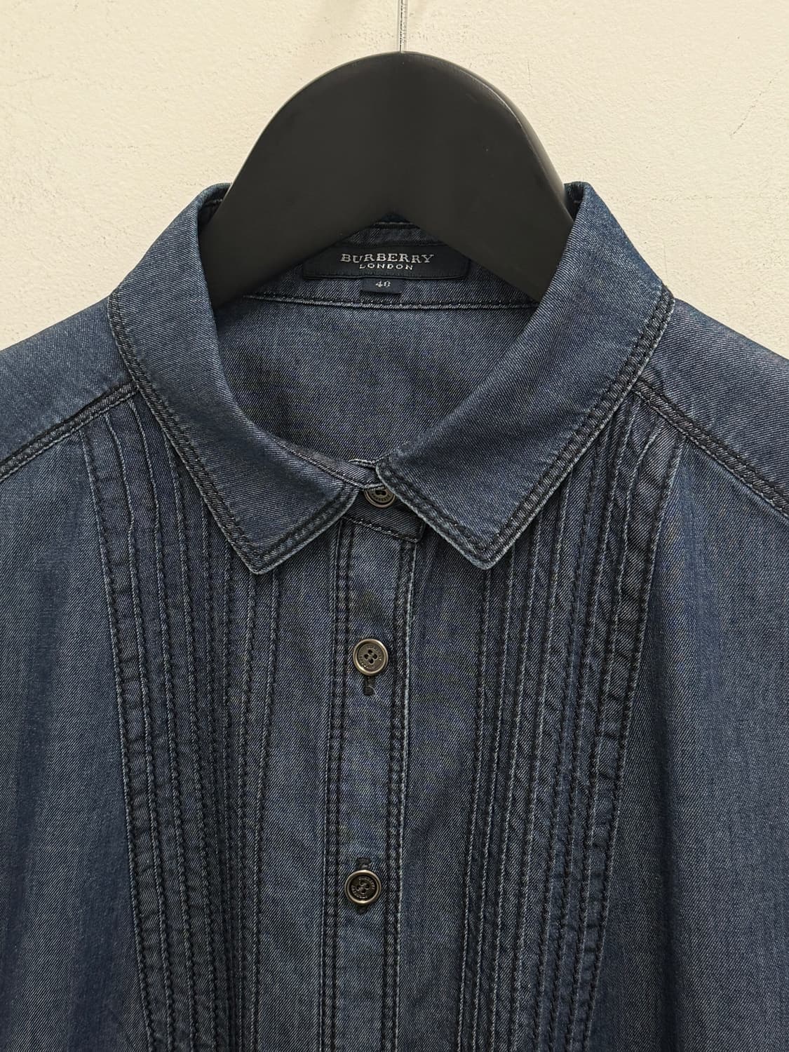 Burberry 데님 핀턱 셔츠 블라우스 상품이미지2